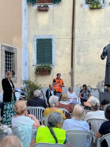 Piazza Parrocchia Santa Maria del Carmine Quadroni - letture