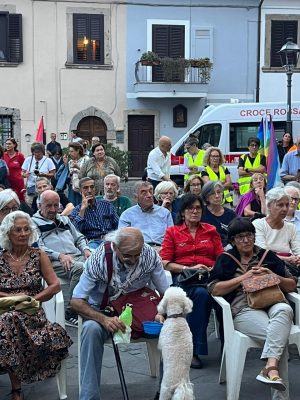 Piazza Parrocchia Santa Maria del Carmine Quadroni - letture