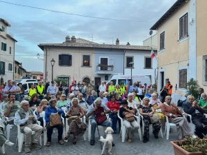 Piazza Parrocchia Santa Maria del Carmine Quadroni - letture