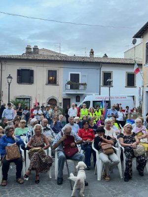 Piazza Parrocchia Santa Maria del Carmine Quadroni - letture