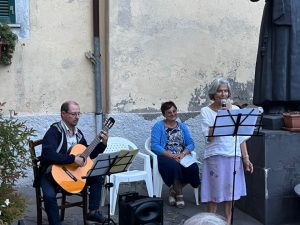 Piazza Parrocchia Santa Maria del Carmine Quadroni - letture