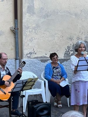 Piazza Parrocchia Santa Maria del Carmine Quadroni - letture