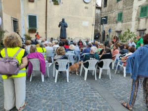 Piazza Parrocchia Santa Maria del Carmine Quadroni - letture